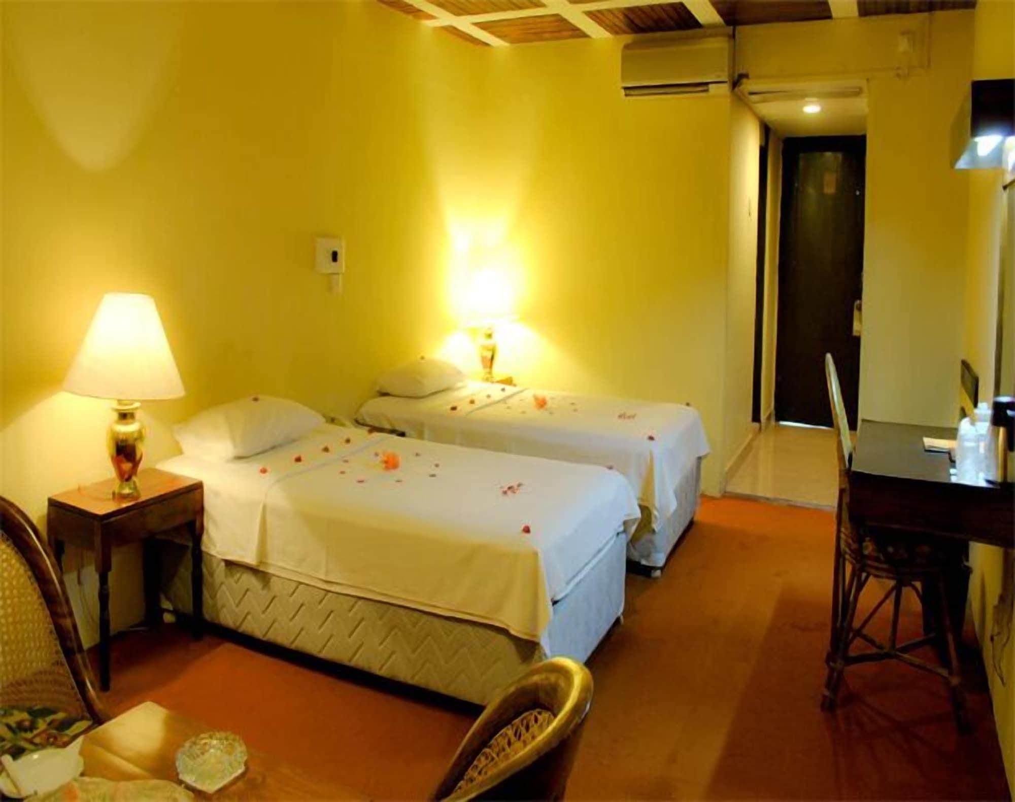 Ratnaloka Tour Inns Ratnapura Buitenkant foto
