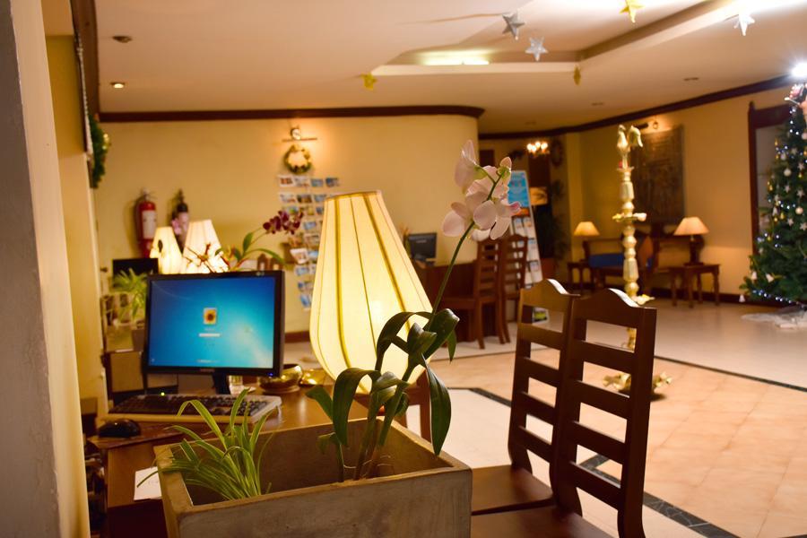 Ratnaloka Tour Inns Ratnapura Buitenkant foto