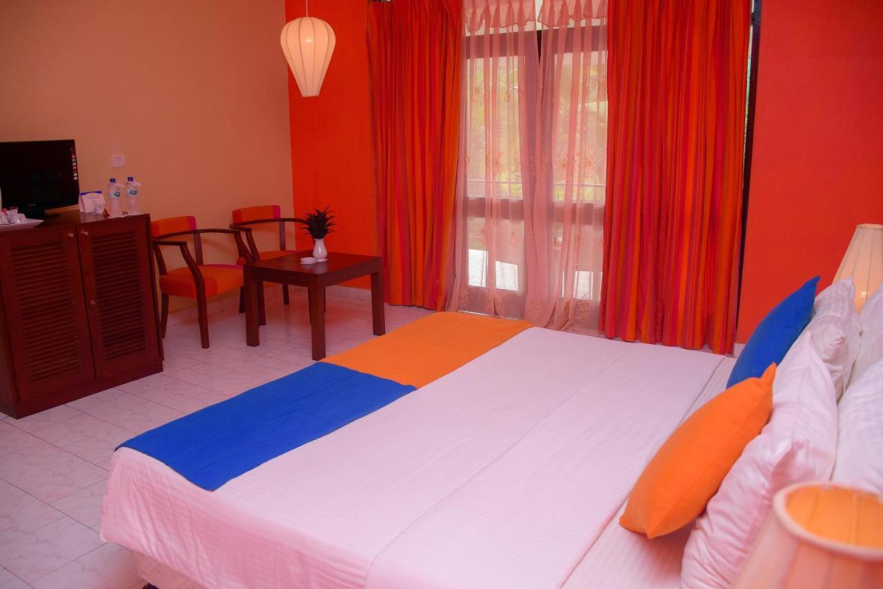Ratnaloka Tour Inns Ratnapura Buitenkant foto