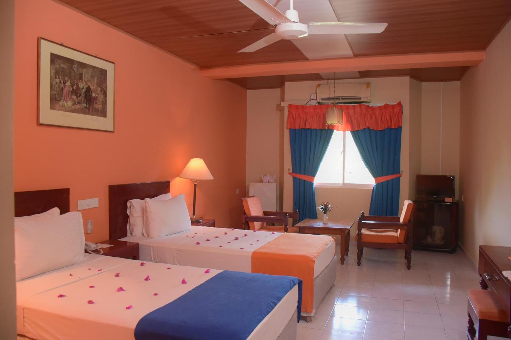 Ratnaloka Tour Inns Ratnapura Buitenkant foto
