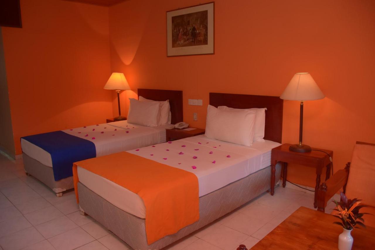 Ratnaloka Tour Inns Ratnapura Buitenkant foto